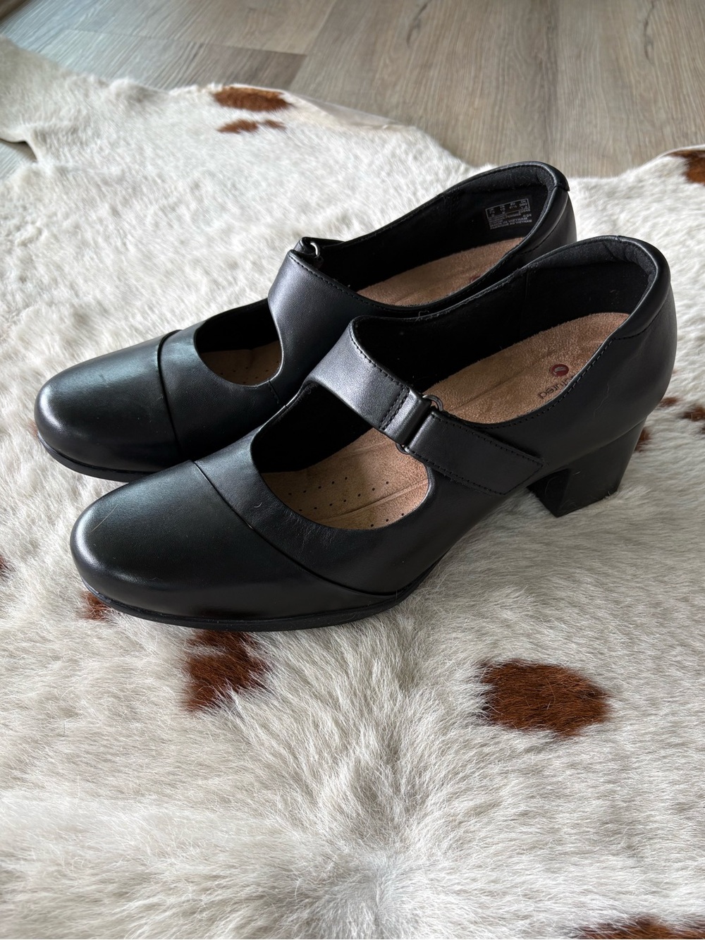 NEW in box: Clarks Rosalyn Wren Pump Mary Janes. Whimsical everyday shoe NWT